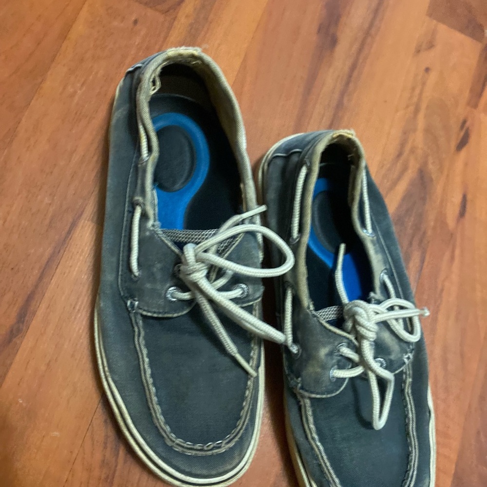 Man’s navy Sperrys